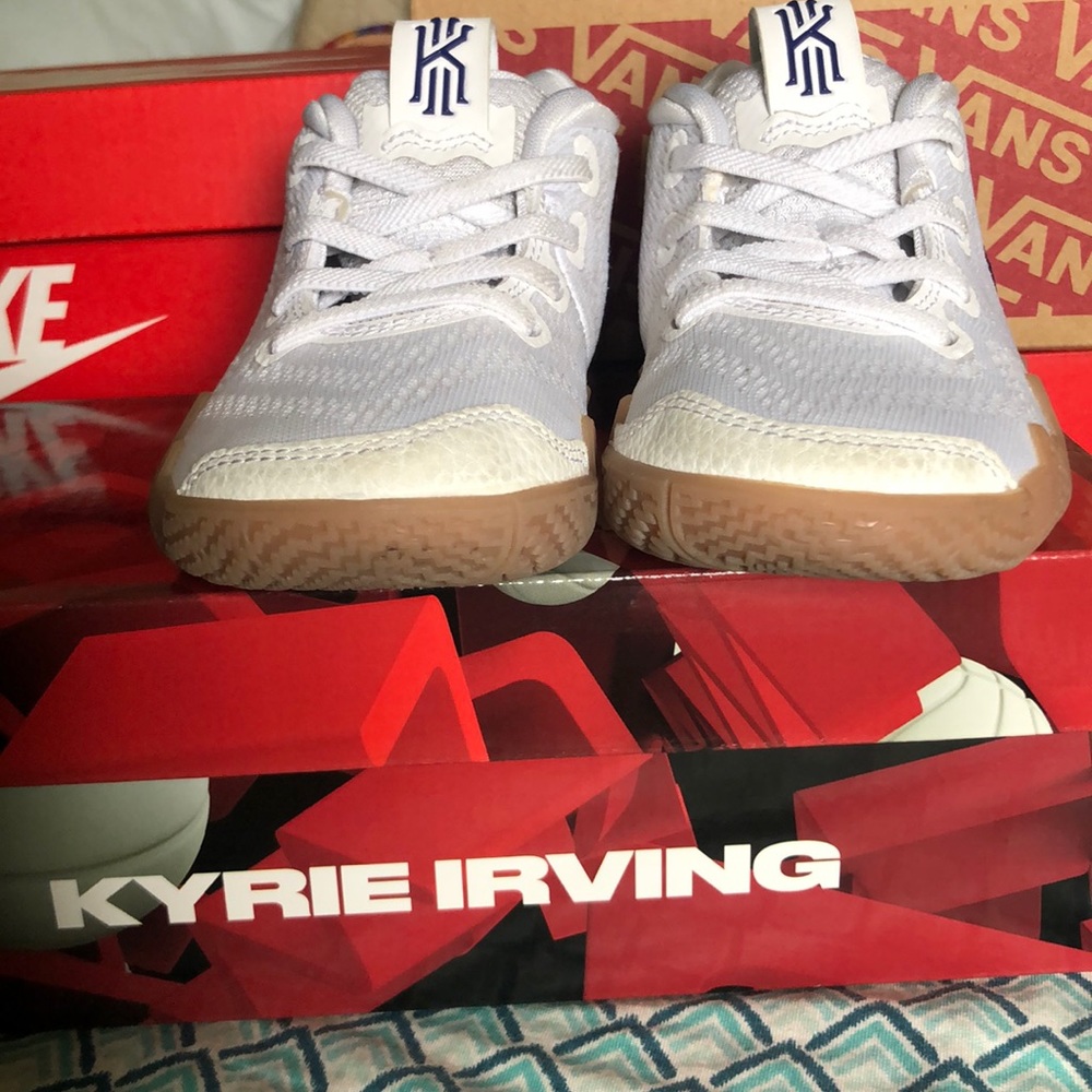 Kyrie Irving Toddler shoes!. GREAT CONDITION